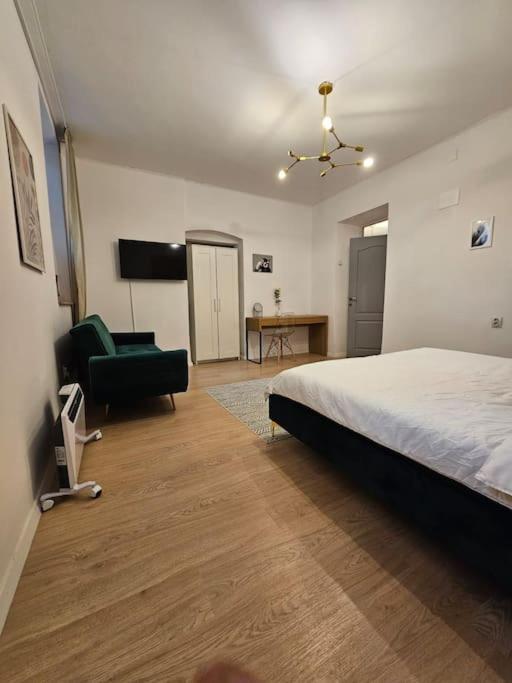 Heart Of City Center 4Br 2Bath 10 Pers Bukareszt Zewnętrze zdjęcie