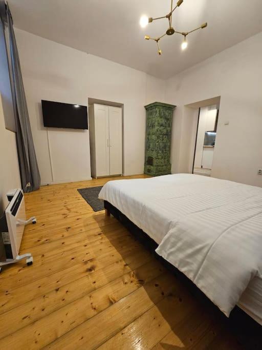 Heart Of City Center 4Br 2Bath 10 Pers Bukareszt Zewnętrze zdjęcie